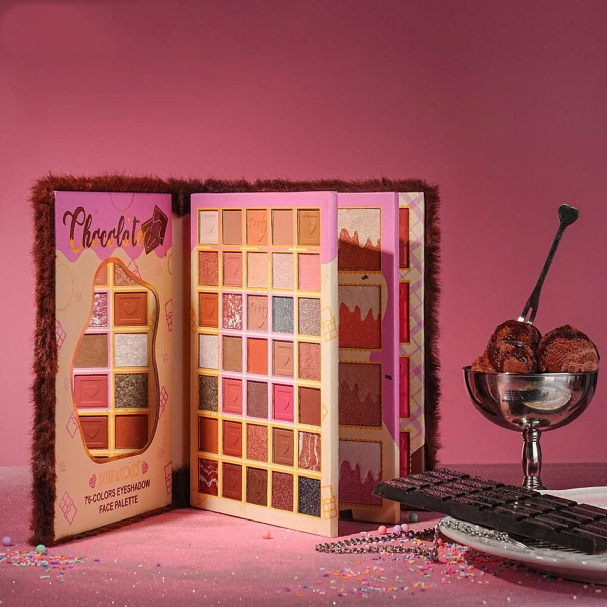 Paleta Machiaj Profesionala Kevin & Coco Chocolate Fuzzy, Trusa Completa 76 Culori Ochi si Fata, Design Blana Artificiala si Glitter Lichid, Multicolor, 500 g