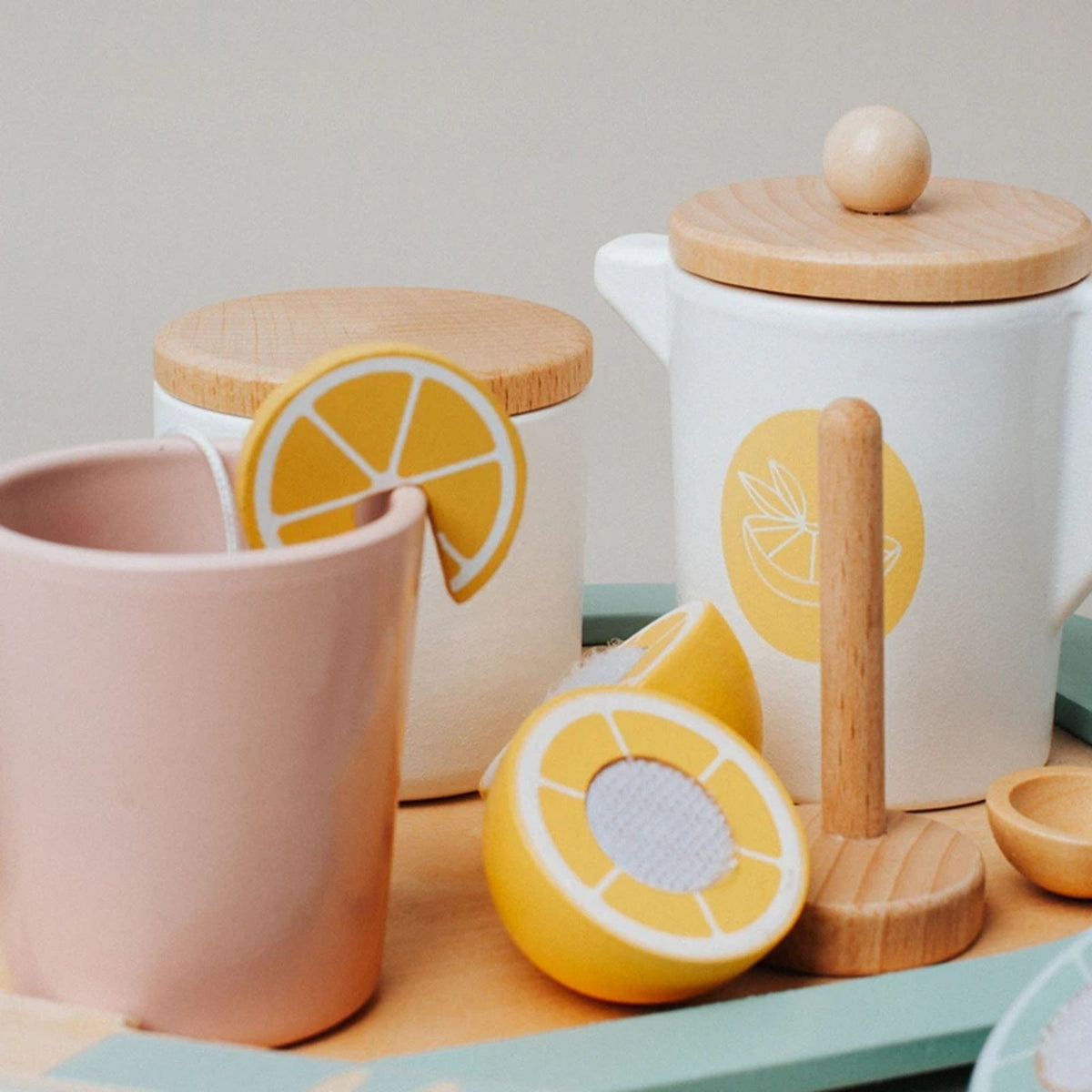 Set de Ceai Lemon Tea, Jucarie Educativa Montessori din Lemn, Joc de Rol Bucatarie cu Accesorii Interactive si Fructe cu Scai, Multicolor, 3 Ani+