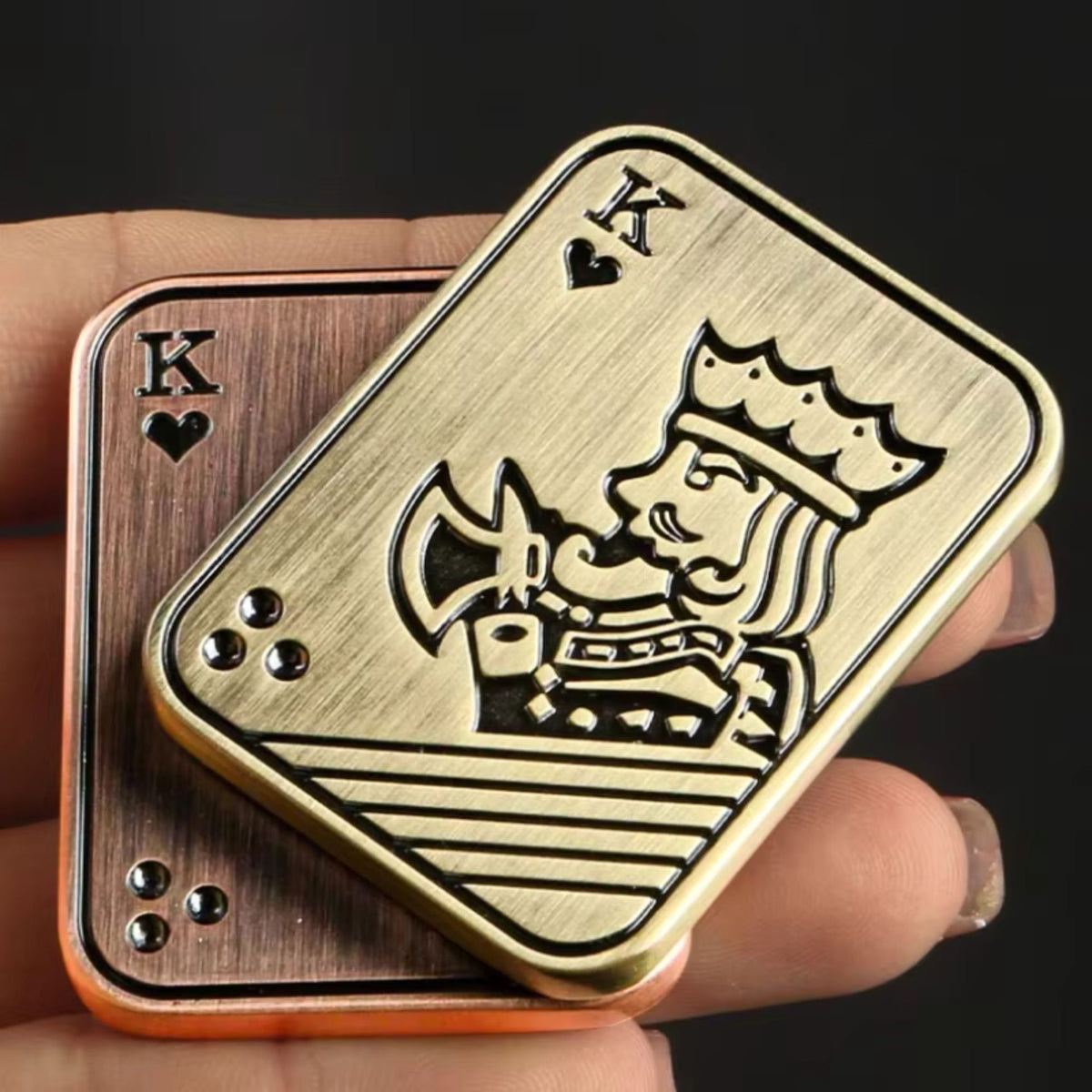 Fidget Slider Antistres, Mecanism Magnetic Haptic, Model Poker King, Otel Inoxidabil, 4.8 x 3.6 cm, Auriu