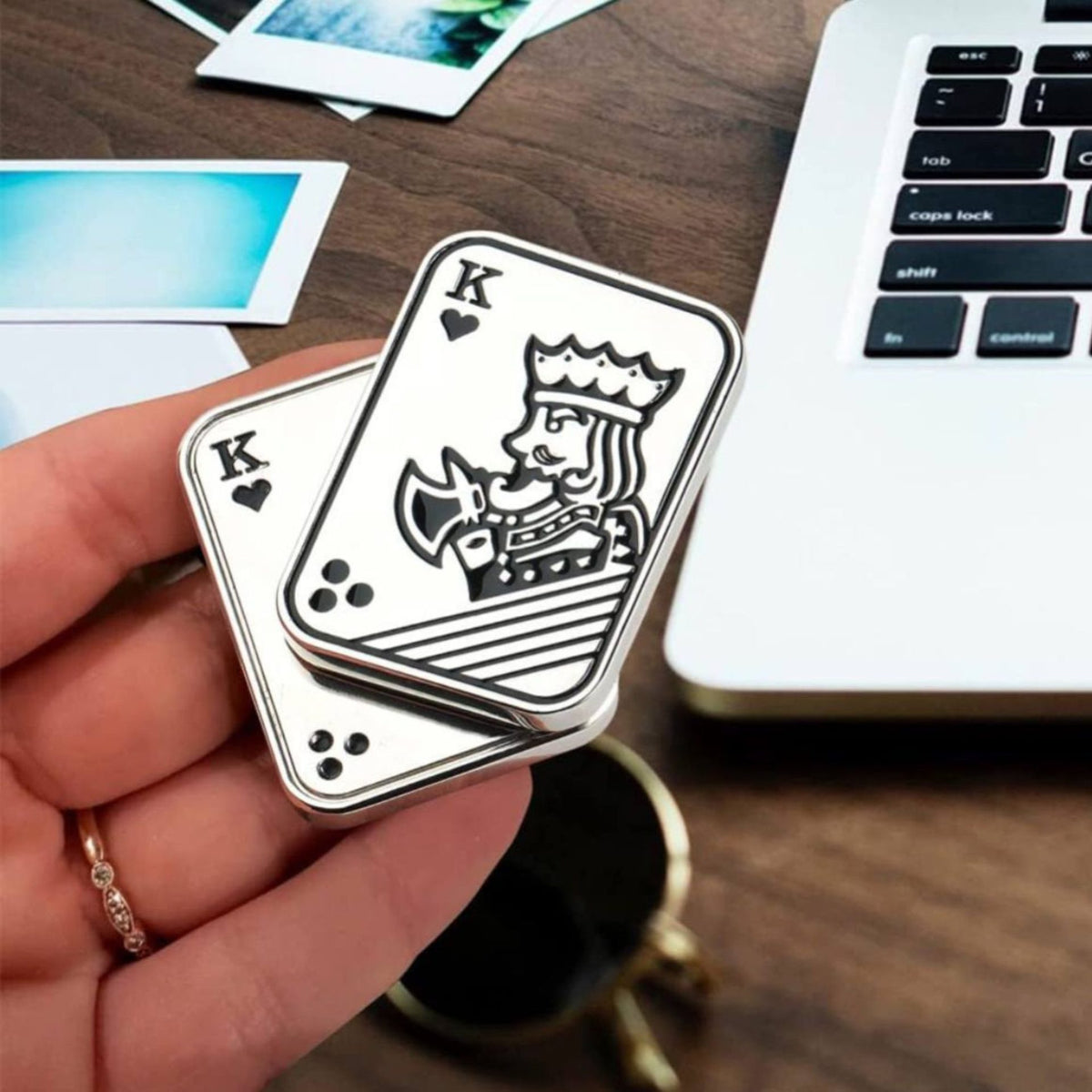 Jucarie Antistres Fidget Slider, Mecanism Magnetic Haptic, Model Poker King, Otel Inoxidabil, Argintiu, 4.8 x 3.6 cm