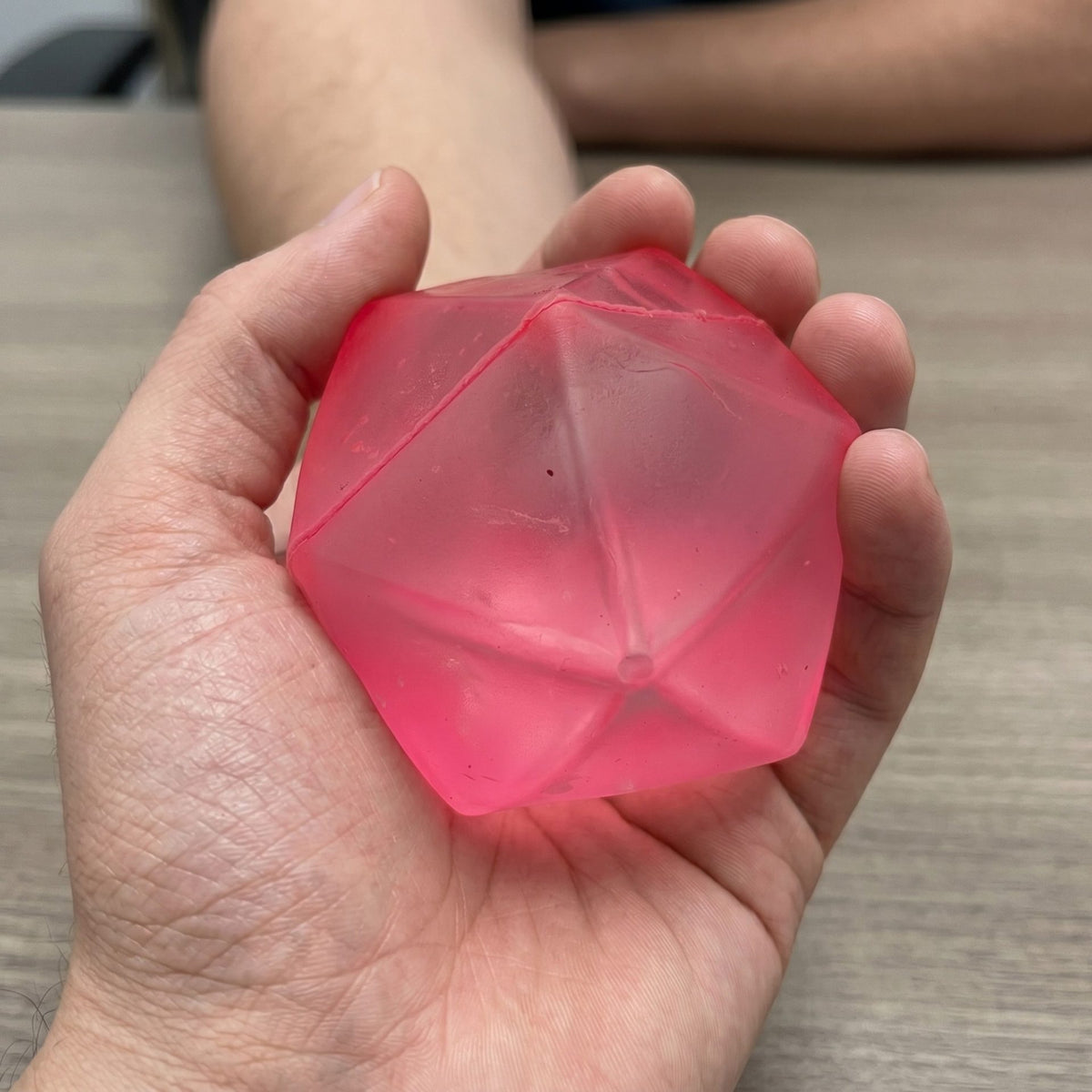 Jucarie Squishy Cub Diamond, Antistres Senzorial cu Revenire Lenta, Silicon Dens, 6x6 cm, 140 g, Roz