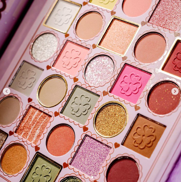 Kevin&Coco Paleta de Machiaj, Farduri de Pleoape, Blush si Iluminator, Format Carte, Purple Plush Bow, 82 Nuante, Multicolor, 22.8x17.4x4.6 cm