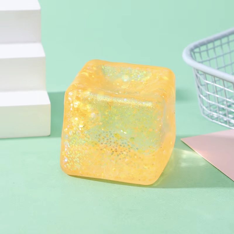 Jucarie Squishy Needoh Cub Antistres, Revenire Lenta cu Sclipici, Termoplastic, 4.5x4.5x4.5 cm, Culoare Mix