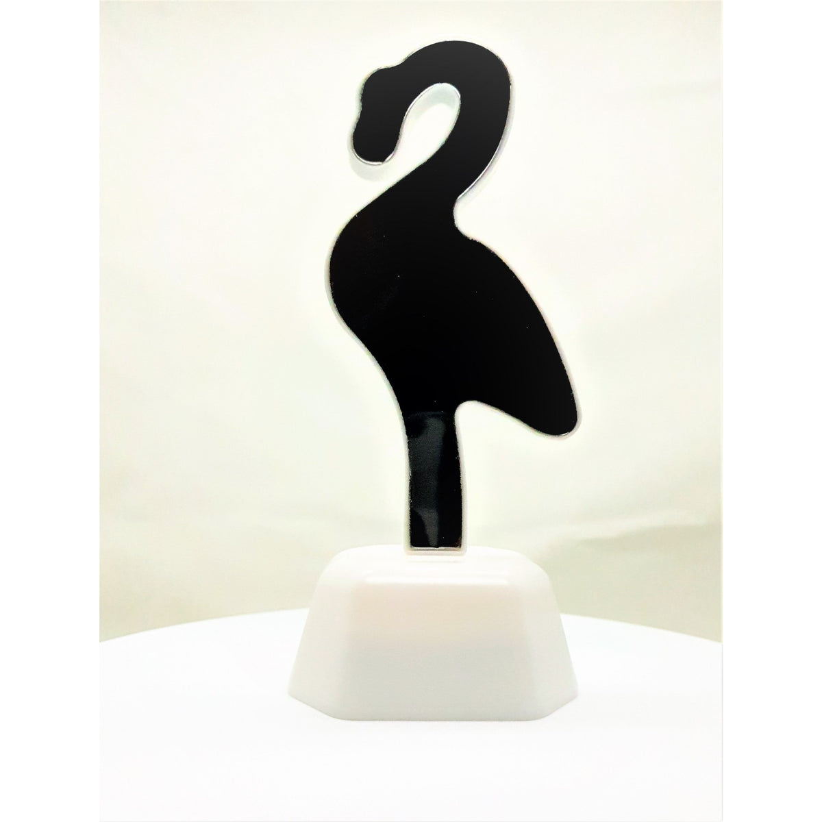 Decoratiune Luminoasa Neon Flamingo, Lampa Ambientala cu LED, Alimentare USB sau 3 Baterii AA, Material Plastic, Inaltime 20 cm, Culoare Mov
