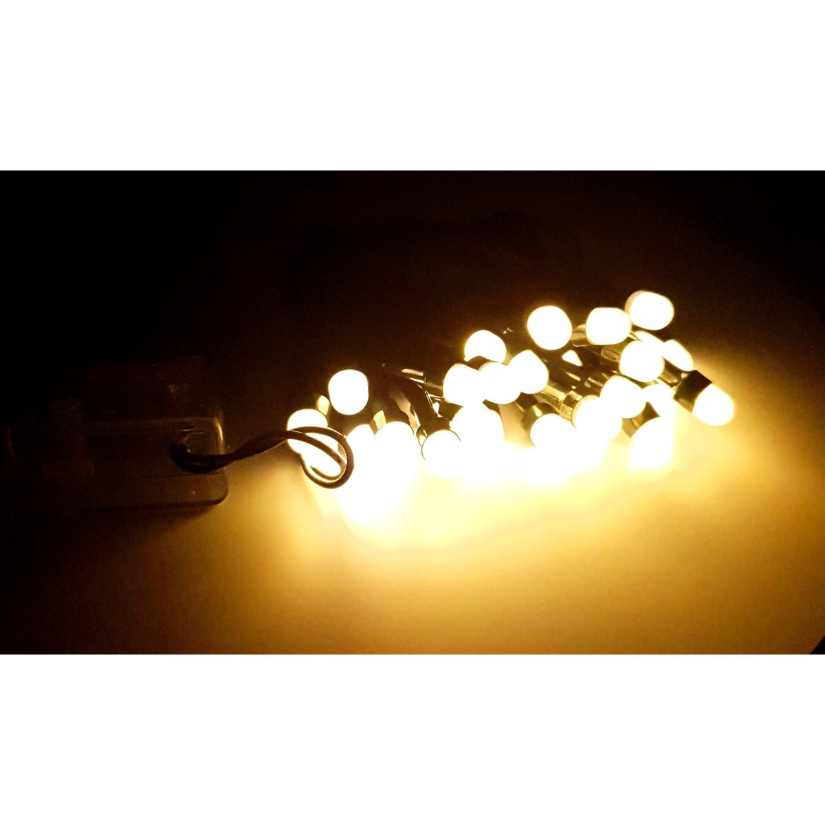 Instalatie De Craciun Tip Sir, Alimentare Cu Baterii, Utilizare Interior Si Exterior, Fir Negru Rezistent, 4.5 m, 50 LED-uri, Lumina Alb Cald
