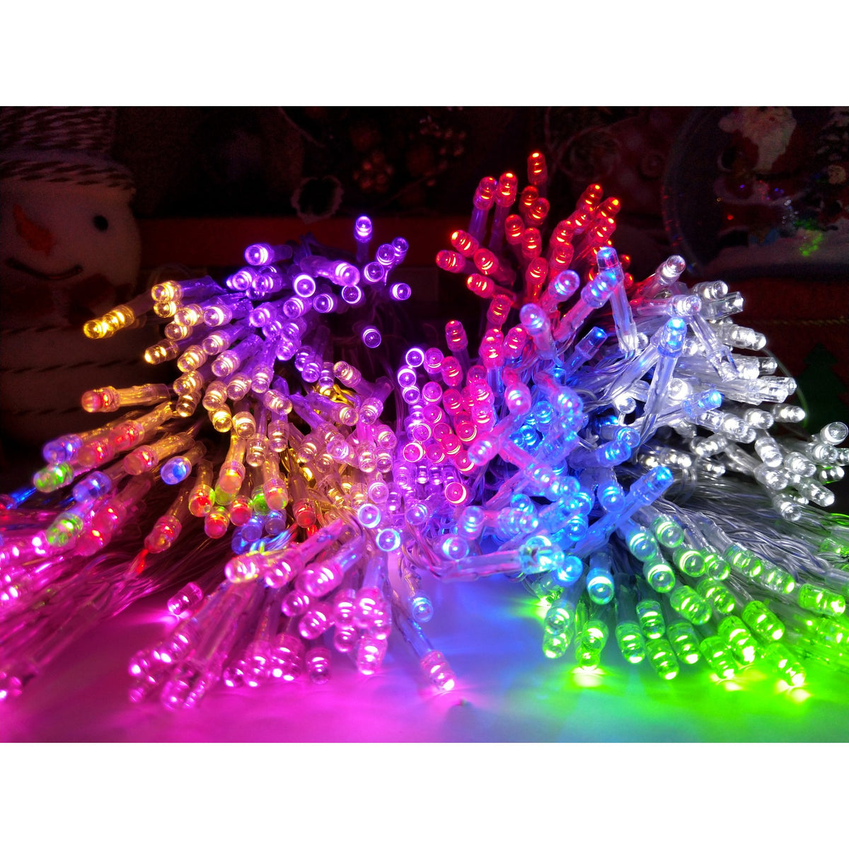 Instalatie de Craciun Tip Sir, 50 LED-uri Multicolor, Fir Transparent cu Baterii, Lungime 5 m
