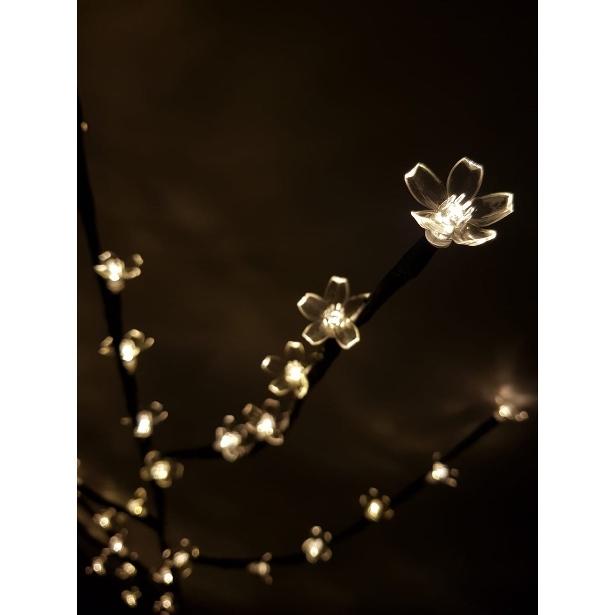Decoratiune Luminoasa Crenguta, Lampa de Masa cu Flori de Cires, 72 LED-uri, Alimentare Baterii sau USB, Plastic si Cupru, Lumina Alb Cald, 20 cm