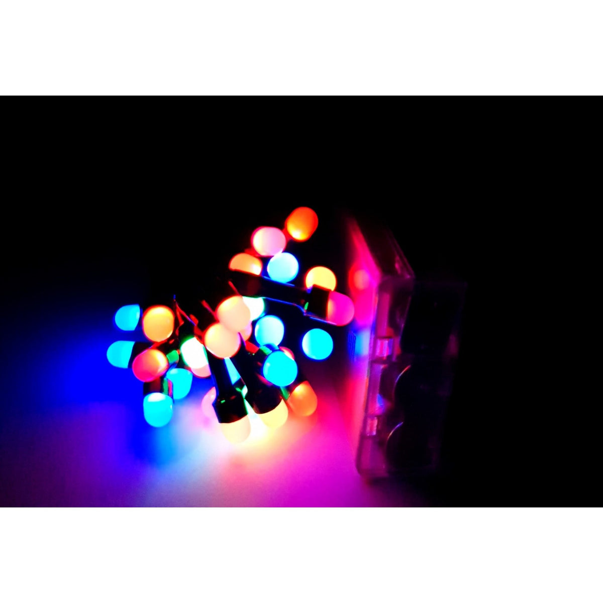 Instalatie de Craciun Tip Sir, 30 LED-uri, Lumina Multicolora, Alimentare cu Baterii, Lungime 3 m