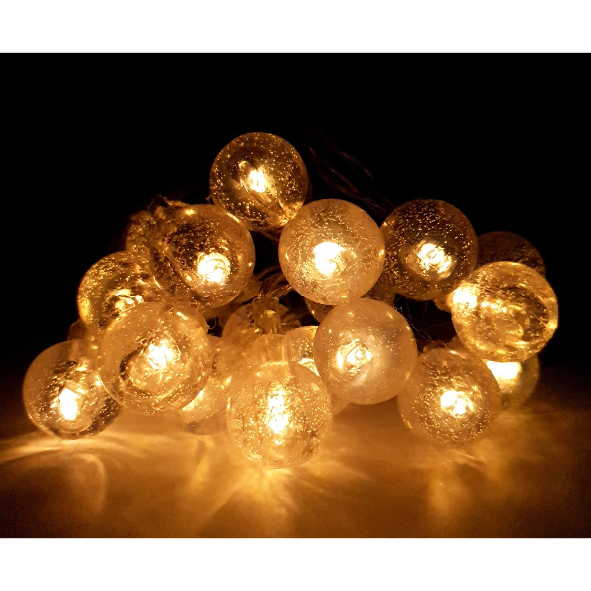 Instalatie de Craciun Tip Sir, 20 LED-uri Alb Cald, Alimentare pe Baterii, Globuri Transparente, Fir Transparent, Lungime 2.5 m