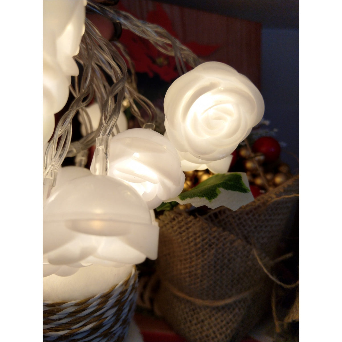 Instalatie Craciun Tip Sir cu Baterii, 20 LED-uri, Forma Trandafir, Plastic, 2.5 m, Alb