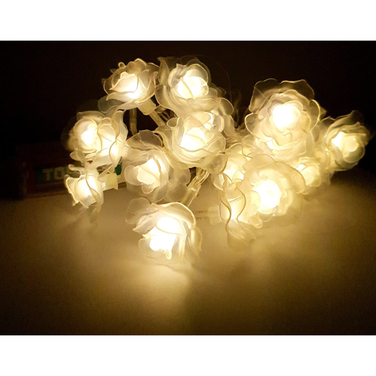 Instalatie de Craciun Tip Sir, Ghirlanda Luminoasa cu 20 LED-uri in Forma de Flori, Alimentare cu Baterii, Interior si Exterior, 2.5 m, Alb Cald