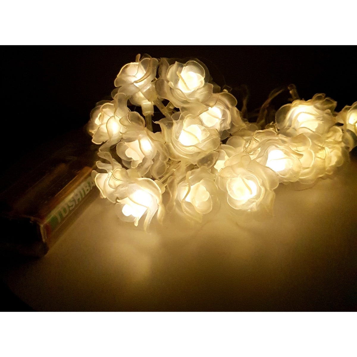 Instalatie de Craciun Tip Sir, Ghirlanda Luminoasa cu 20 LED-uri in Forma de Flori, Alimentare cu Baterii, Interior si Exterior, 2.5 m, Alb Cald