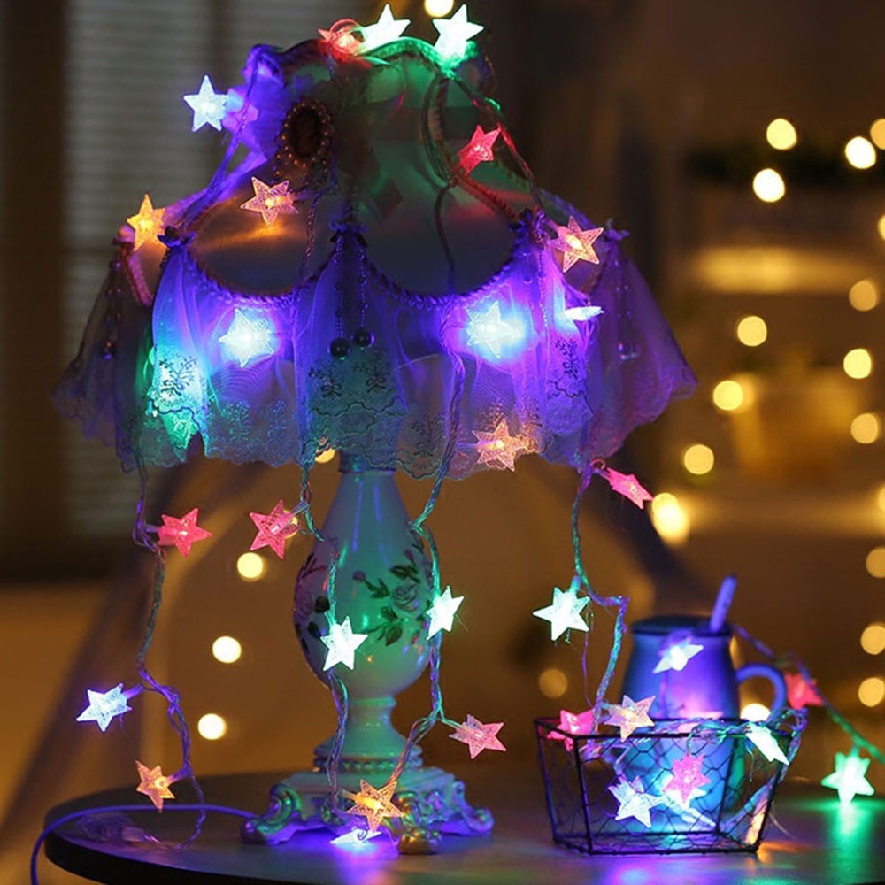 Instalatie de Craciun Tip Sir, 20 LED-uri in Forma de Stea, Alimentare cu Baterii, Lumina Multicolora, Lungime 2.5 m