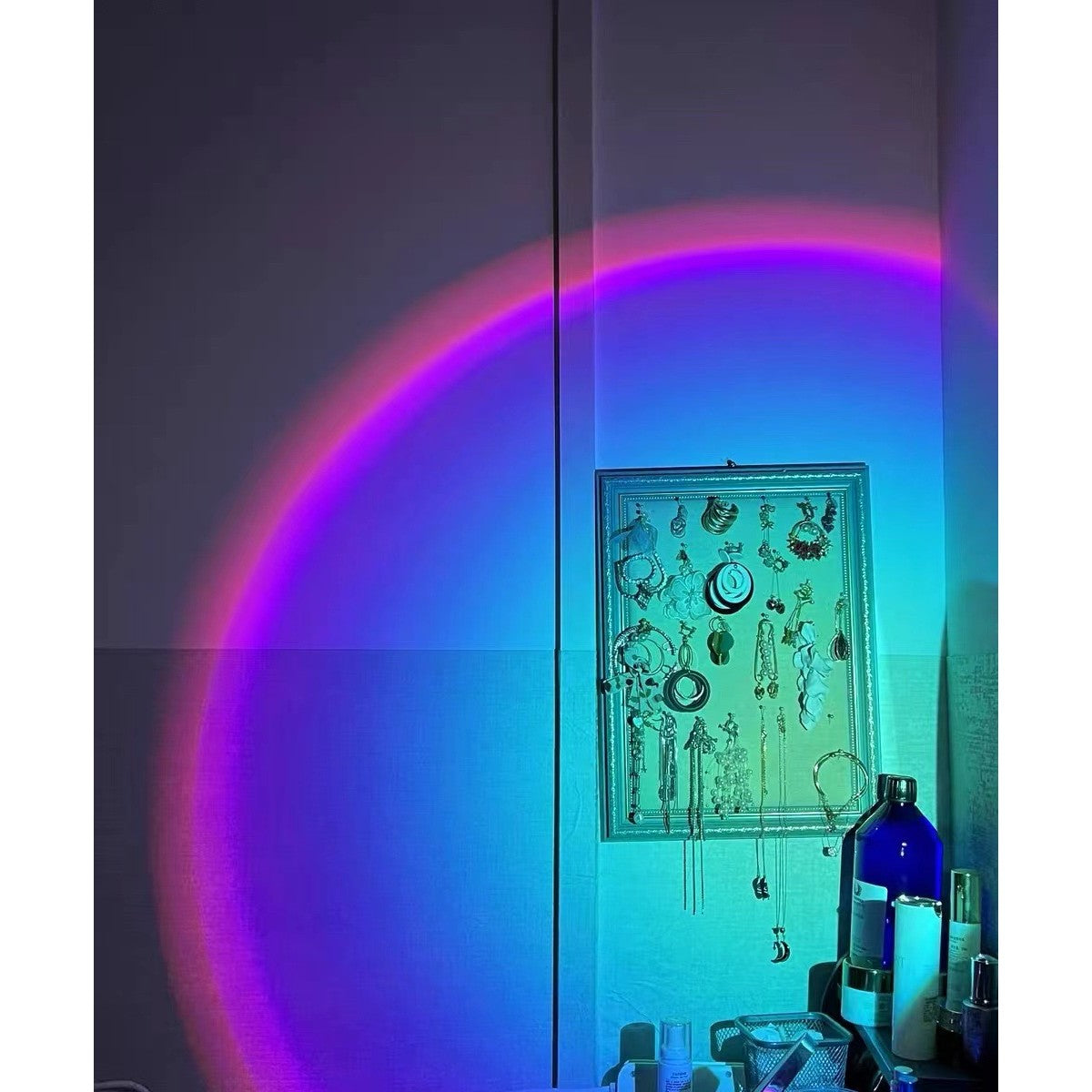 Lampa de Veghe Proiector Apus de Soare Sunset, RGB Multicolor cu Telecomanda, Lumina Ambientala pentru Foto si Vlog, Carcasa Aluminiu, Model Iepuras, Alimentare USB, Roz