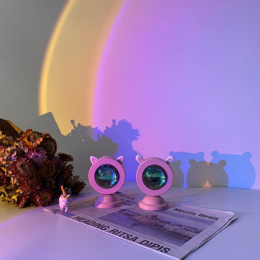 Lampa de Veghe Proiector Apus de Soare Sunset, RGB Multicolor cu Telecomanda, Lumina Ambientala pentru Foto si Vlog, Carcasa Aluminiu, Model Iepuras, Alimentare USB, Roz