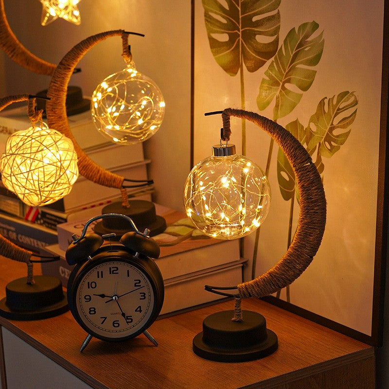 Lampa Veghe LED Semi-Luna cu Glob, Design Elegant cu Cadru Metalic, 11 LED-uri, Lumina Alb Cald, 28x15 cm