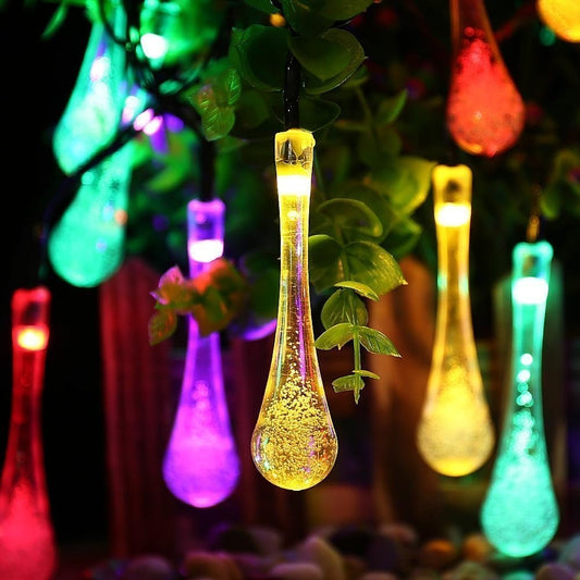 Instalatie Solara Liniara, Decoratiune de Craciun Tip Picatura de Apa, 28 LED-uri, Acumulator 600 mAh, Fir Negru, Plastic si Cupru, Interior si Exterior, 6 m, Multicolor