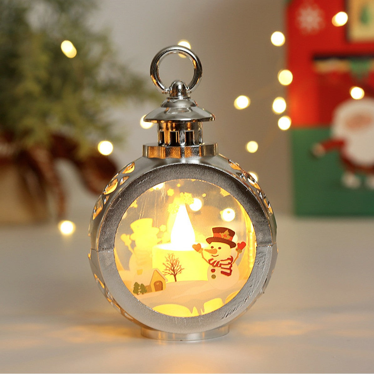 Felinar Decorativ de Craciun cu LED, Lumanare Interioara si Inscriptie Om de Zapada, Lumina Alba Calda, Baterii Incluse, Argintiu, 13.5 x 9 cm