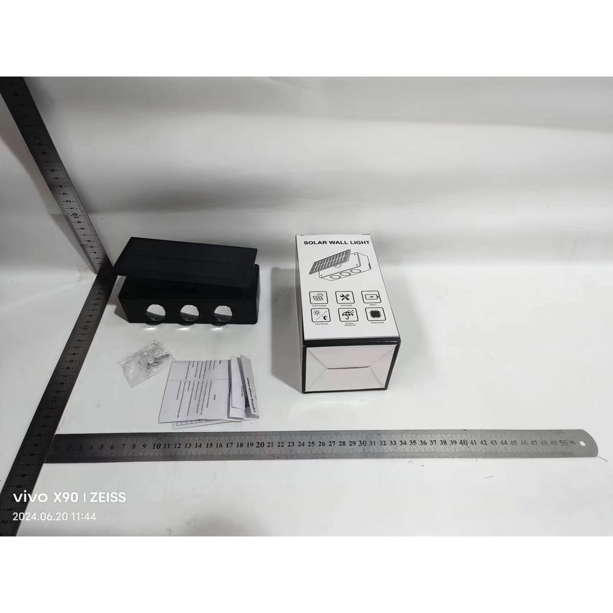 Lampa Solara LED Bidirectionala pentru Perete si Gradina, Panou Ajustabil, Lumina Selectabila Alb si Multicolor, Rezistenta la Apa IP65, Acumulator 1200mAh, Material ABS, 16 x 6.5 cm, 6 LED-uri