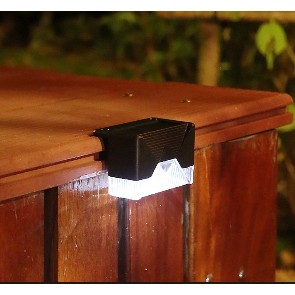 Aplica Solara LED Pentru Trepte si Terasa, Lampa Exterioara Rezistenta la Apa IP65 cu Senzor de Lumina, Material ABS si Policarbonat, Acumulator 600mAh, Lumina Alb Rece, Negru, 7.9 x 5 cm