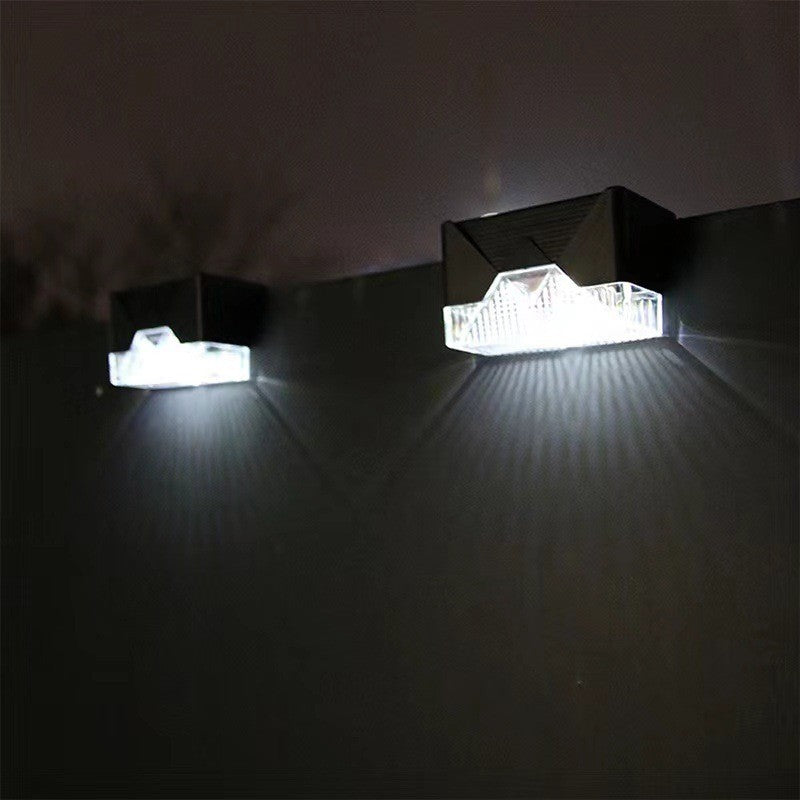 Aplica Solara LED Pentru Trepte si Terasa, Lampa Exterioara Rezistenta la Apa IP65 cu Senzor de Lumina, Material ABS si Policarbonat, Acumulator 600mAh, Lumina Alb Rece, Negru, 7.9 x 5 cm