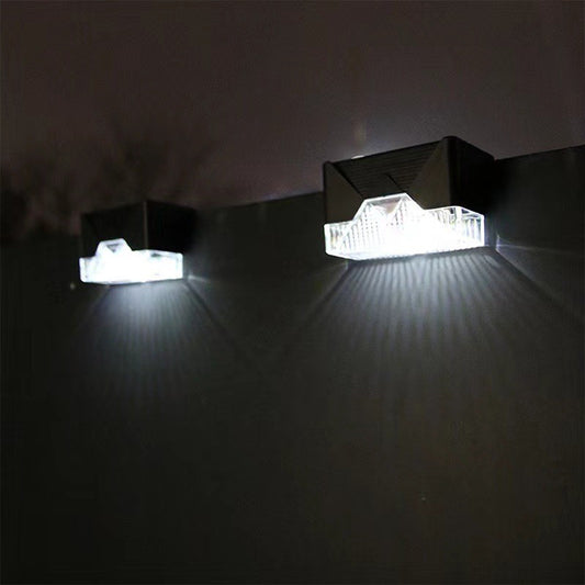 Aplica Solara LED Pentru Trepte si Terasa, Lampa Exterioara Rezistenta la Apa IP65 cu Senzor de Lumina, Material ABS si Policarbonat, Acumulator 600mAh, Lumina Alb Rece, Negru, 7.9 x 5 cm