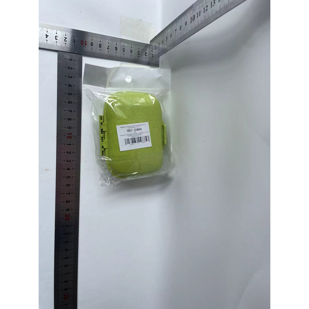 Organizator Medicamente si Vitamine, Cutie Pastile Portabila cu 8 Compartimente, Inchidere Etansa cu Silicon, Plastic Fara BPA, 11 x 7 cm, Verde