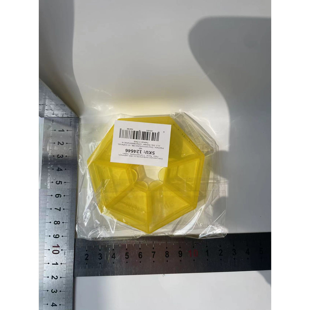 Organizator Medicamente Saptamanal, Cutie Pastile Portabila de Buzunar, 7 Compartimente cu Inchidere Etansa, Plastic, Galben, 8x8 cm
