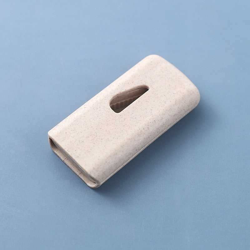Taietor si Organizator de Pastile, Dispozitiv pentru Taiere si Depozitare Medicamente, Lama din Otel Inoxidabil, Slot in V Antialunecare, Plastic PP, 8 x 4 x 1.8 cm, Bej