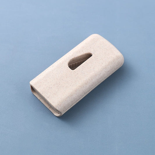 Taietor si Organizator de Pastile, Dispozitiv pentru Taiere si Depozitare Medicamente, Lama din Otel Inoxidabil, Slot in V Antialunecare, Plastic PP, 8 x 4 x 1.8 cm, Bej