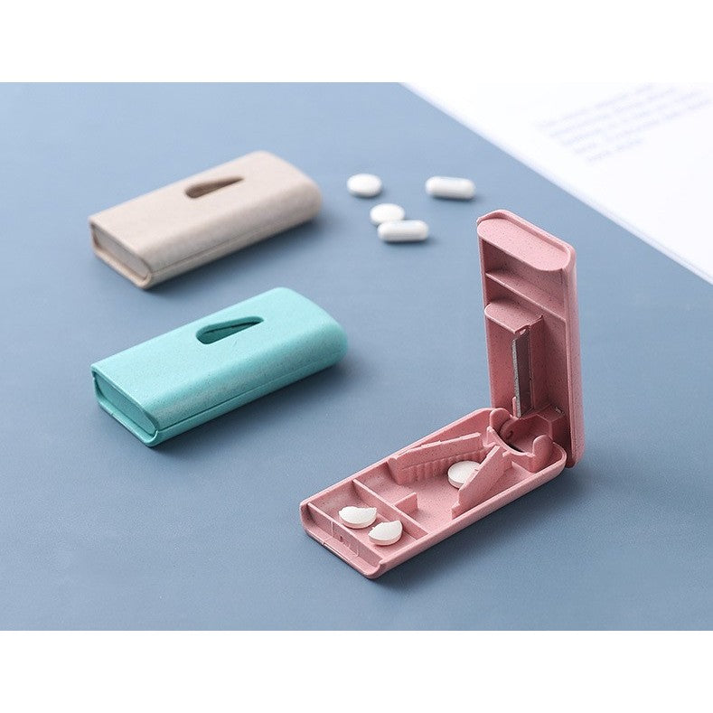 Dispozitiv Taiere Si Depozitare Medicamente, Taietor Pastile Cu Lama Din Otel Inoxidabil Si Slot In V, Plastic, 8 x 4 x 1.8 cm, Albastru