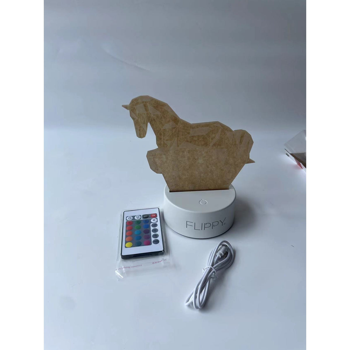 Lampa LED Decorativa 3D Model Cal, Iluminare Multicolora cu Telecomanda, Alimentare Duala USB sau Baterii, Material Acril, Inaltime 20 cm, Alb