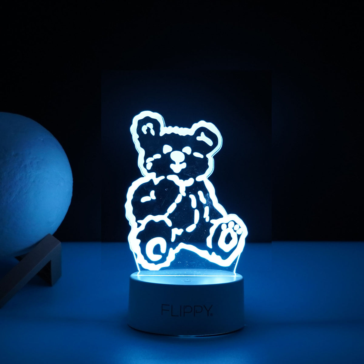 Lampa LED Decorativa 3D, Model Ursulet, Lumina Multicolora RGB cu Telecomanda, Acril, Alimentare USB sau Baterii, Inaltime 20 cm, Alb