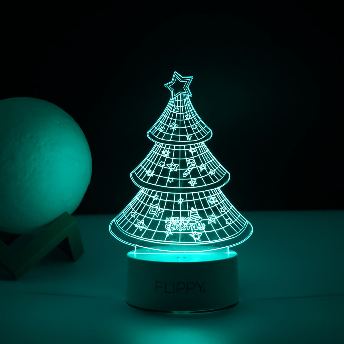 Lampa LED Decorativa 3D, Model Pom De Craciun, Efect Vizual Tridimensional, Acril, Iluminare Multicolora RGB Cu Telecomanda, Alimentare USB Sau 3 Baterii AA, Alb