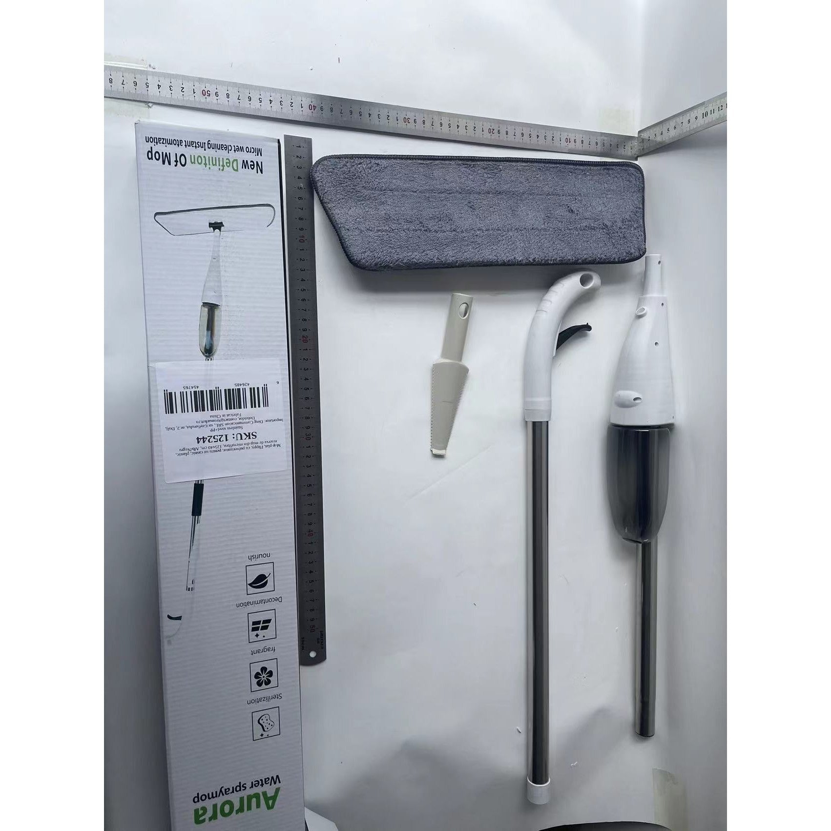 Mop Plat cu Pulverizator 2 in 1, Coada din Aluminiu si Rezerva Microfibra, Utilizare Umeda si Uscata, 125x40 cm, Alb/Negru
