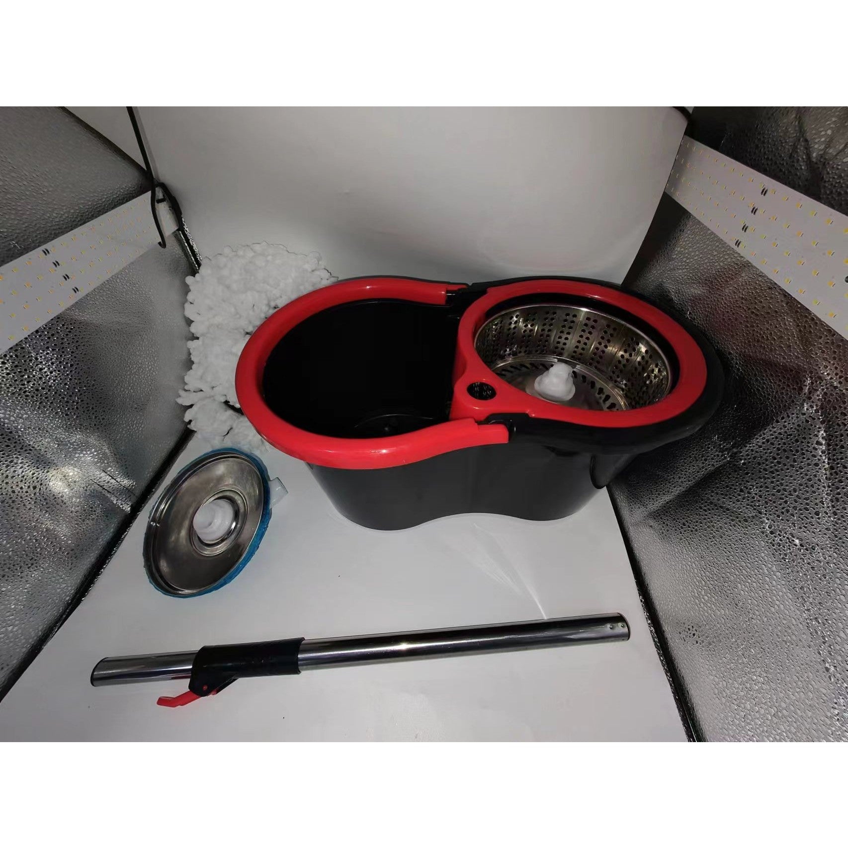 Set Mop Rotativ cu Galeata, Sistem Curatare cu Vas Detasabil si Dop Scurgere, Microfibra si Plastic Rezistent, 8 L, Negru/Rosu