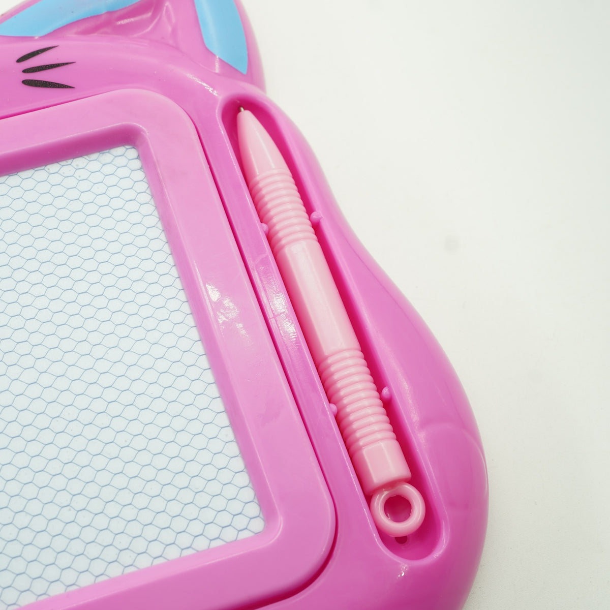 Tablita Magnetica de Scris si Desenat pentru Copii, Model Pisica cu Buton Glisant pentru Stergere, Creion Inclus, Plastic, 23.2x18.5 cm, Roz Fucshia