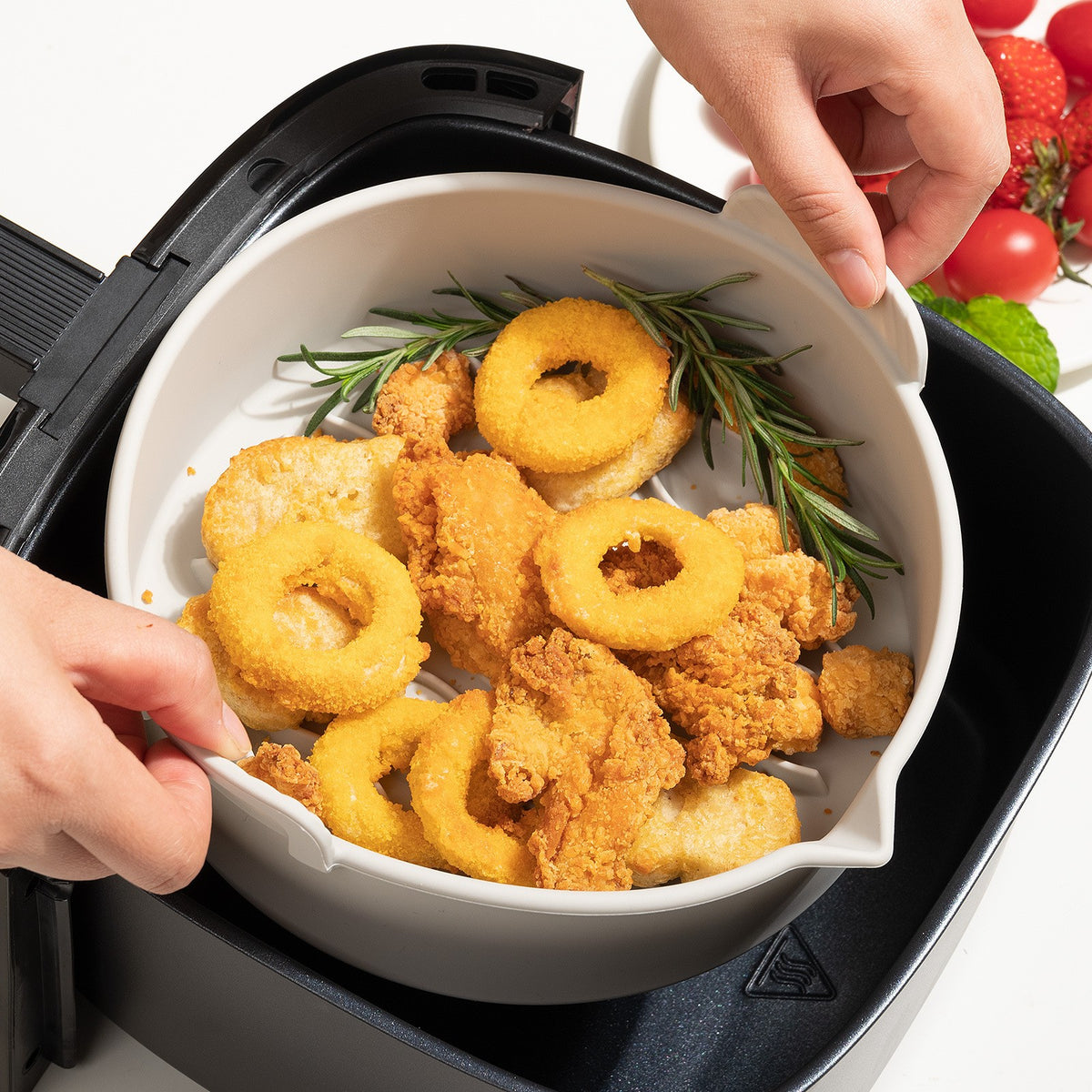 Set 2 Tavi Silicon Pentru Air Fryer, Forma Reutilizabila Si Antiaderenta Cu Manere, Rezistenta 230 Grade, 18.7 x 19.5 x 7 cm, Gri