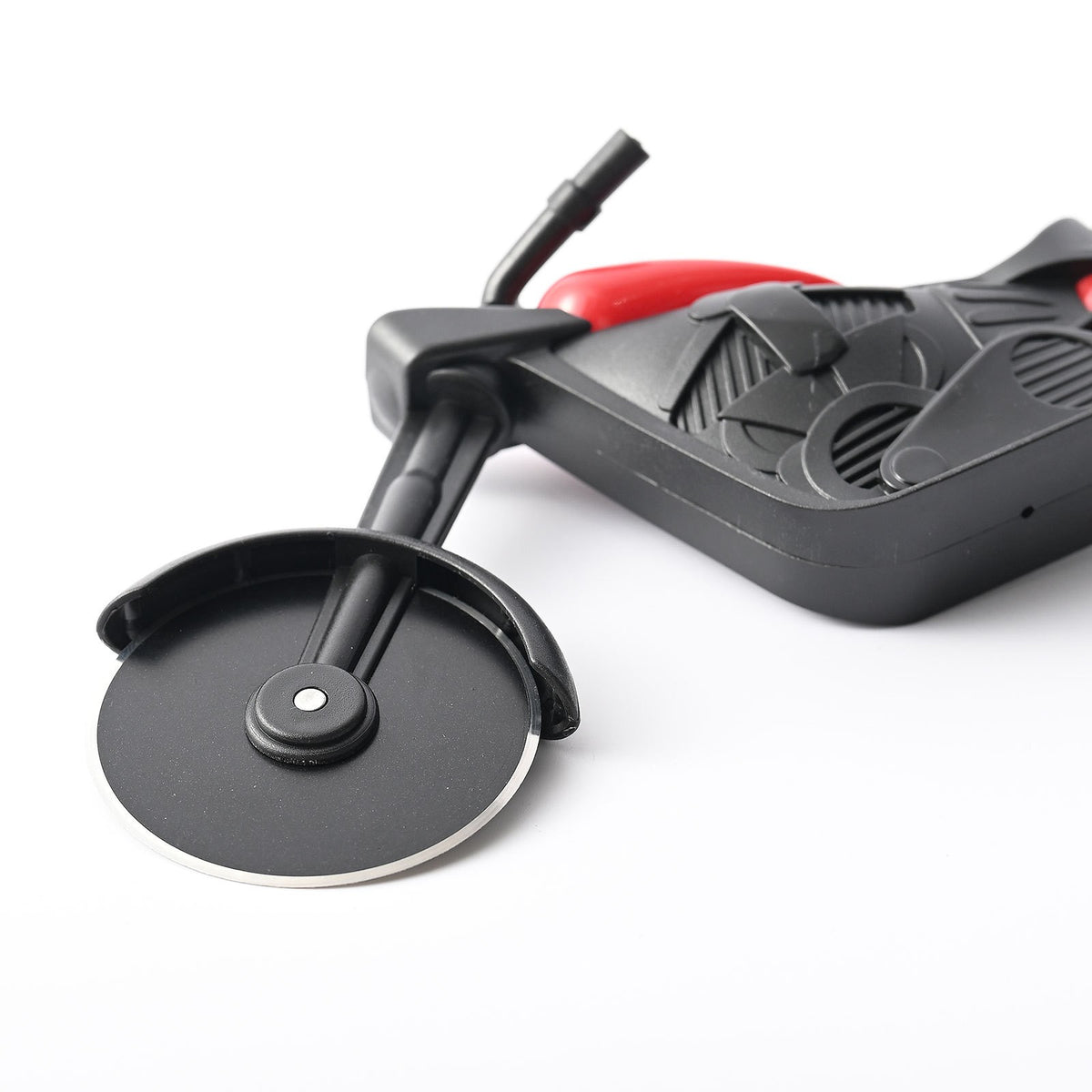 Cuțit Pizza în Formă de Motocicletă, Design Creativ cu Suport Inclus, Roată de Tăiere din Oțel Inoxidabil și PP, 21.5 x 9.5 cm, Negru