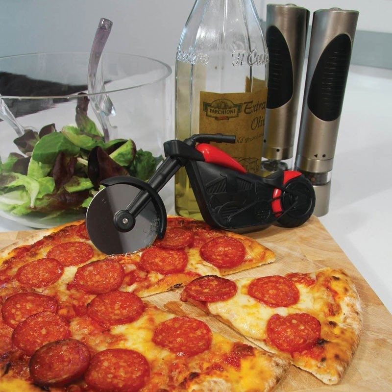 Cuțit Pizza în Formă de Motocicletă, Design Creativ cu Suport Inclus, Roată de Tăiere din Oțel Inoxidabil și PP, 21.5 x 9.5 cm, Negru