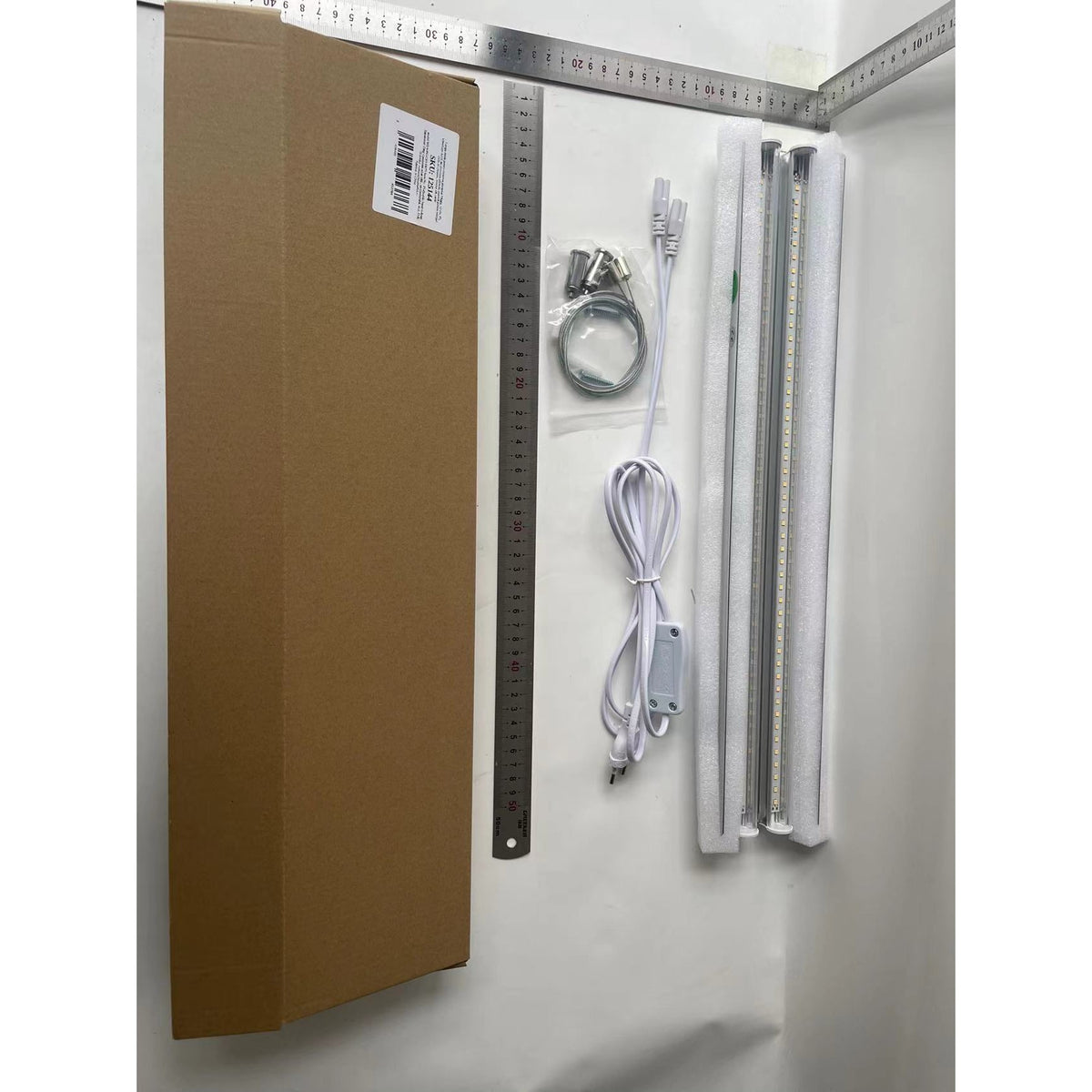 Lampa LED Dubla pentru Cresterea Plantelor, Tuburi T5 Full Spectrum, Lumina Alb Calda, Sistem de Iluminat Horticol, Durata de Viata 50.000 Ore, 50 cm