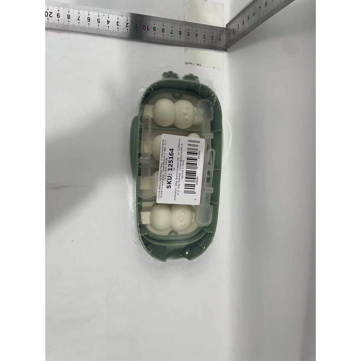 Forma Pentru Inghetata De Casa Cu 4 Compartimente, Modele Animale, Silicon Alimentar Si ABS, Detasare Rapida, Cu Capac, 21 x 12.8 x 3 cm, Verde