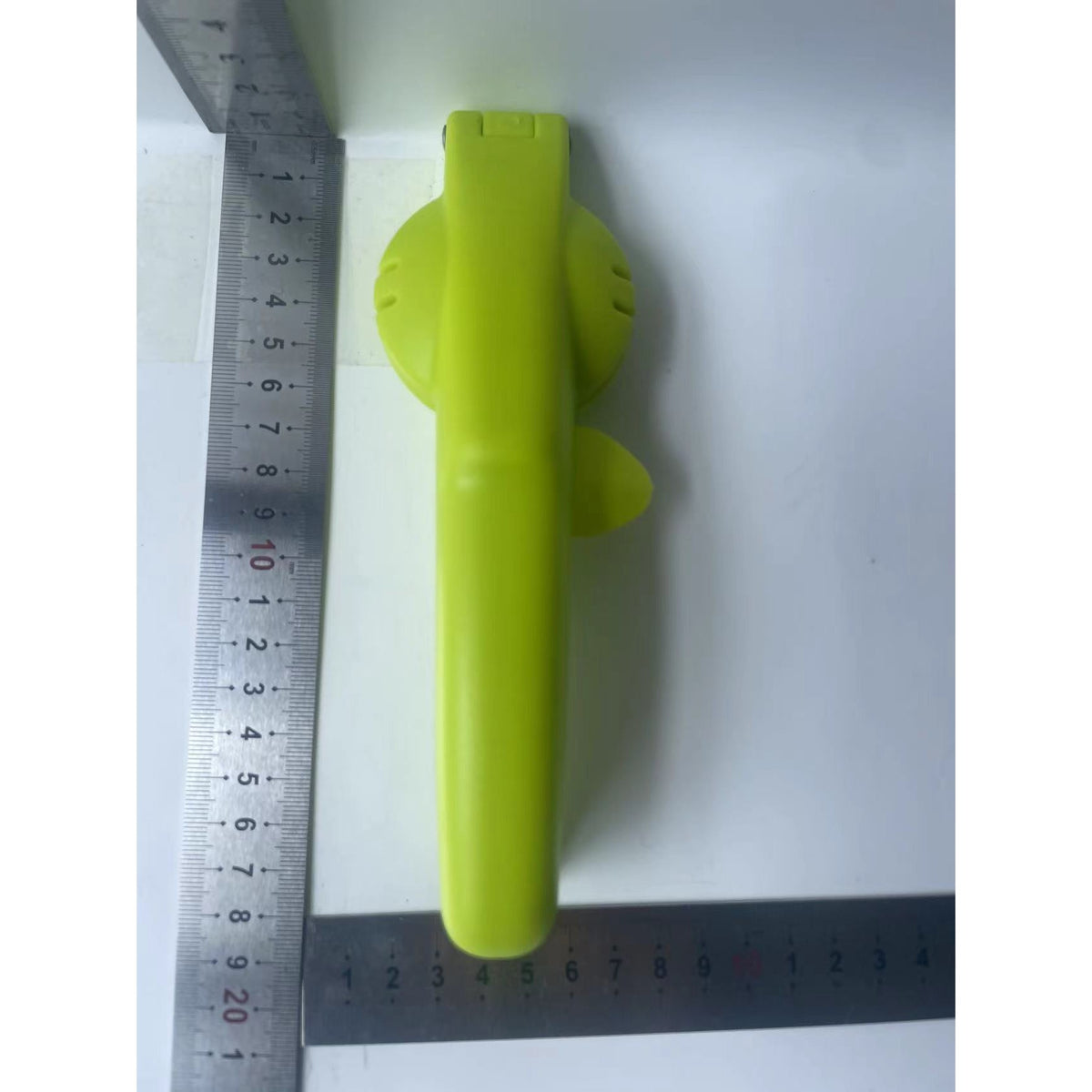 Dispozitiv Pentru Spart Nuci si Castane, Maner Ergonomic Antiderapant, Otel si ABS, 17.5 x 5.5 x 5 cm, Verde