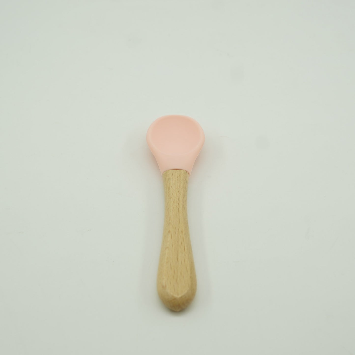 Set Diversificare Bebelusi din Silicon Alimentar, Farfurie si Bol cu Ventuza Anti-Alunecare, Tacamuri Lemn, Cana Gustari si Baveta, Fara BPA, 8 Piese, Roz