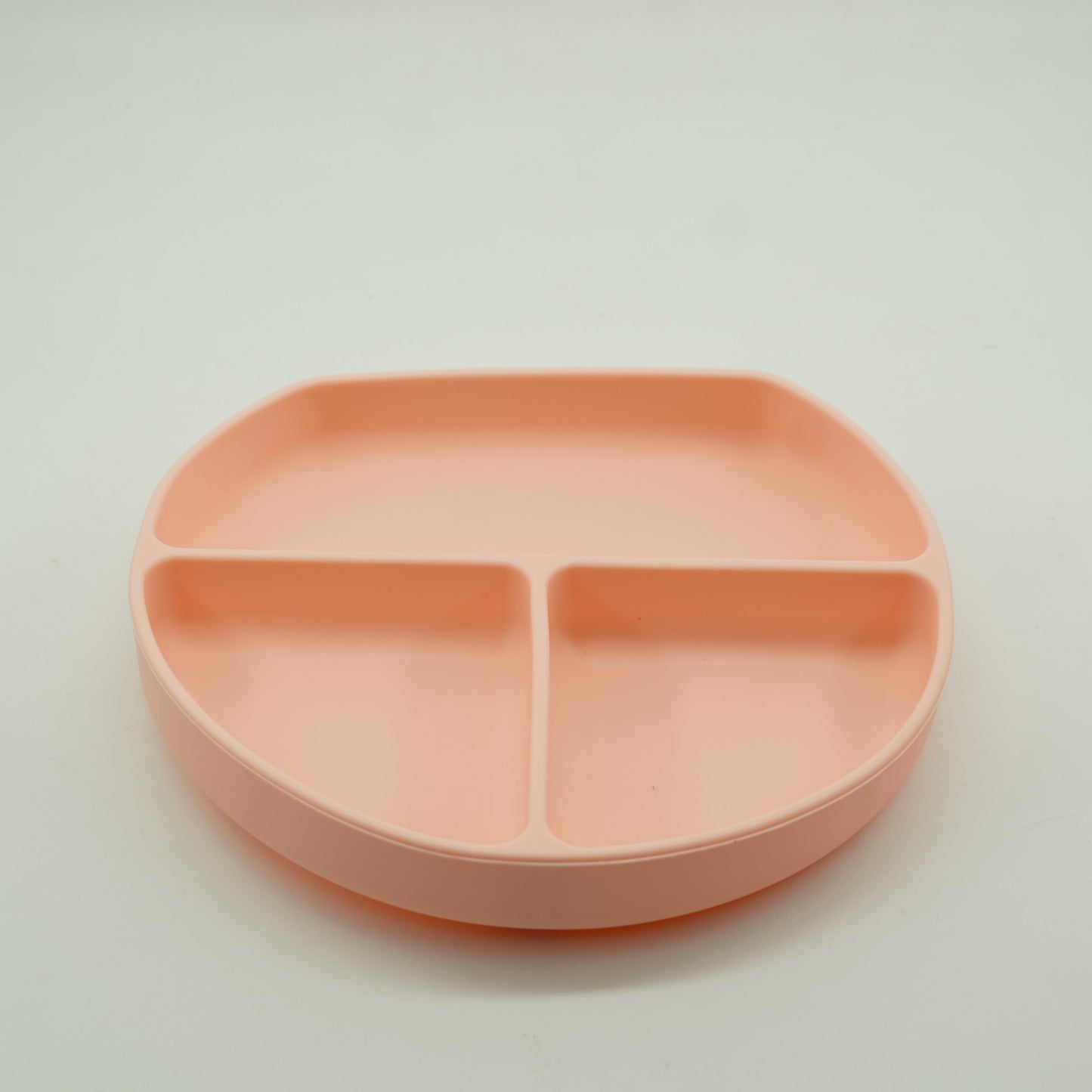 Set Diversificare Bebelusi din Silicon Alimentar, Farfurie si Bol cu Ventuza Anti-Alunecare, Tacamuri Lemn, Cana Gustari si Baveta, Fara BPA, 8 Piese, Roz