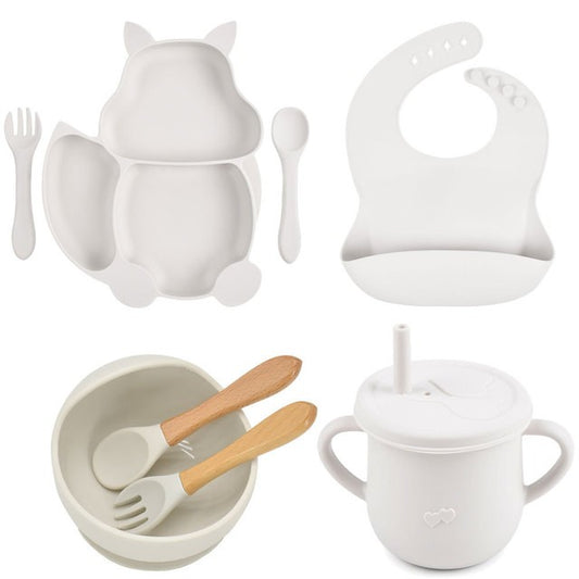 Set Diversificare Bebelusi din Silicon, Farfurie si Bol cu Ventuza, Tacamuri Lemn, Cana Gustari si Baveta, Fara Alergeni, 10 Piese, Alb