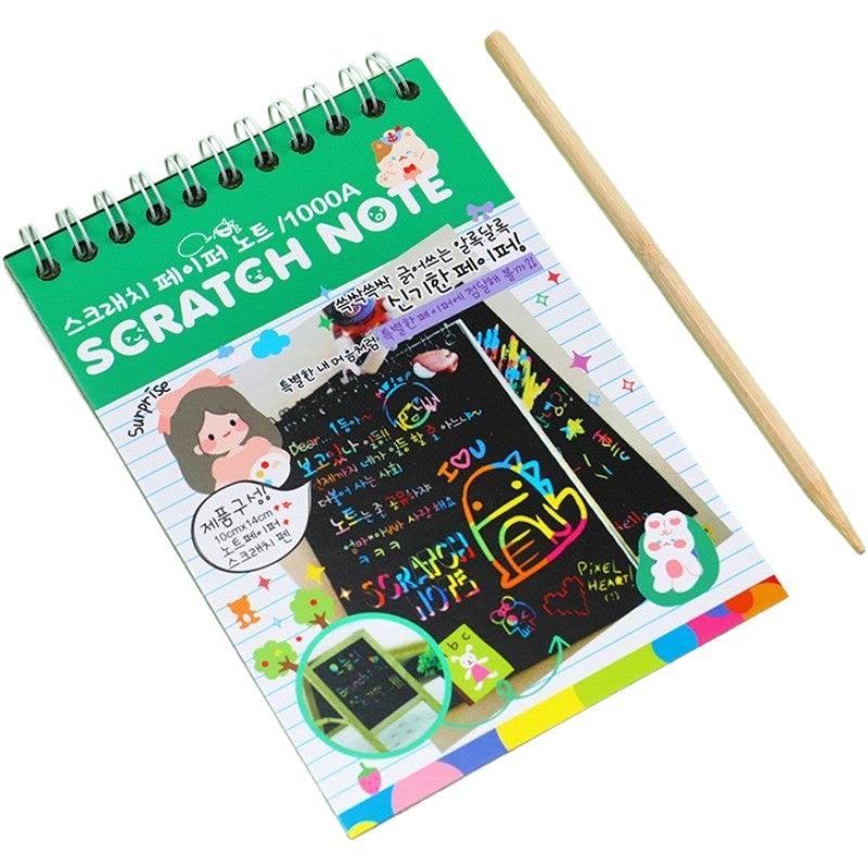 Caiet Magic Scratch cu Fise Razuibile, Design Curcubeu pentru Activitati Creative DIY, Carton si Lemn, 12 File, Verde Deschis, 14.2 x 9.8 cm