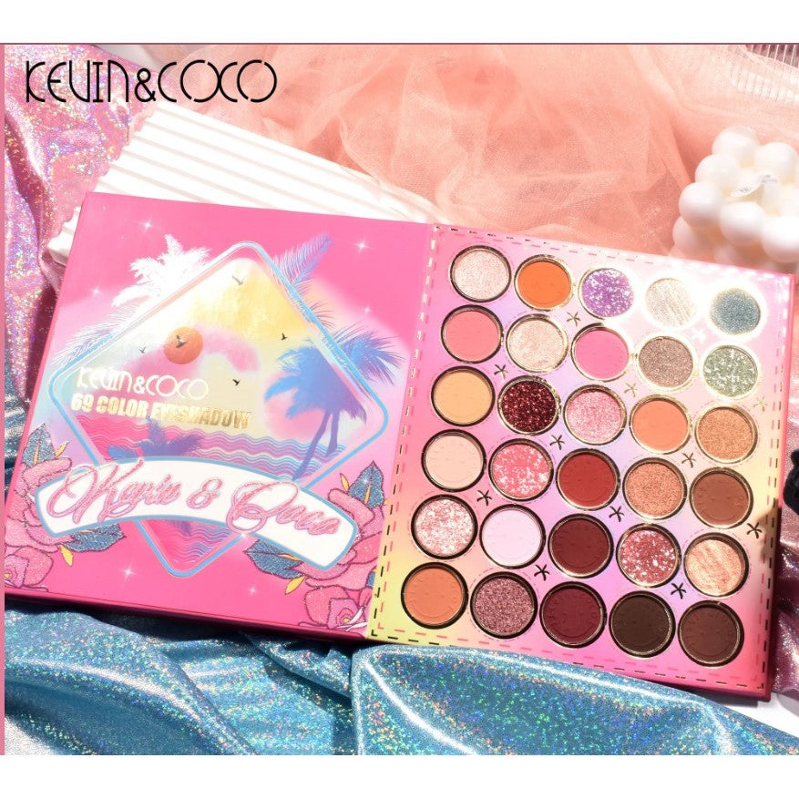 Kevin&Coco Paleta Machiaj Profesionala, 69 Nuante Fard de Pleoape, Blush, Iluminator si Contur, Deschidere Tip Carte, Multicolor, 18.6 x 16.5 cm, 97 g