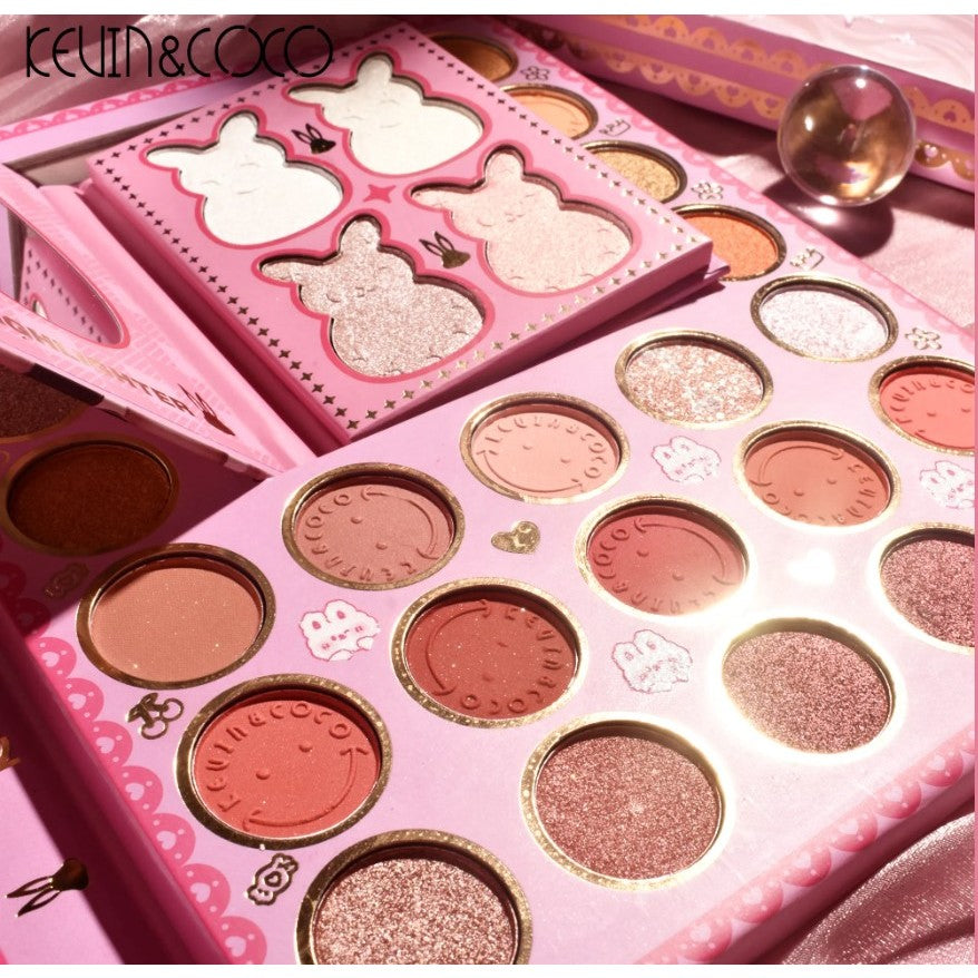 Kevin&Coco Set Machiaj 2 In 1, Paleta Farduri De Pleoape 62 Nuante, Mini Paleta Iluminator Tip Carte, Rezistenta Ridicata, Multicolor, 22 x 17 cm, 430 g