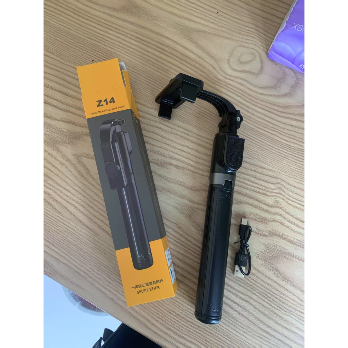 Trepied Foto Profesional Z101S, Functie Selfie Stick, Telecomanda Bluetooth Detasabila, Cadru Telescopic, Aluminiu si Otel Inoxidabil, Inaltime 33-140 cm, Negru